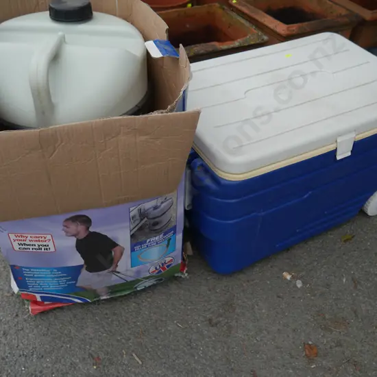 Water hog and chilly bin