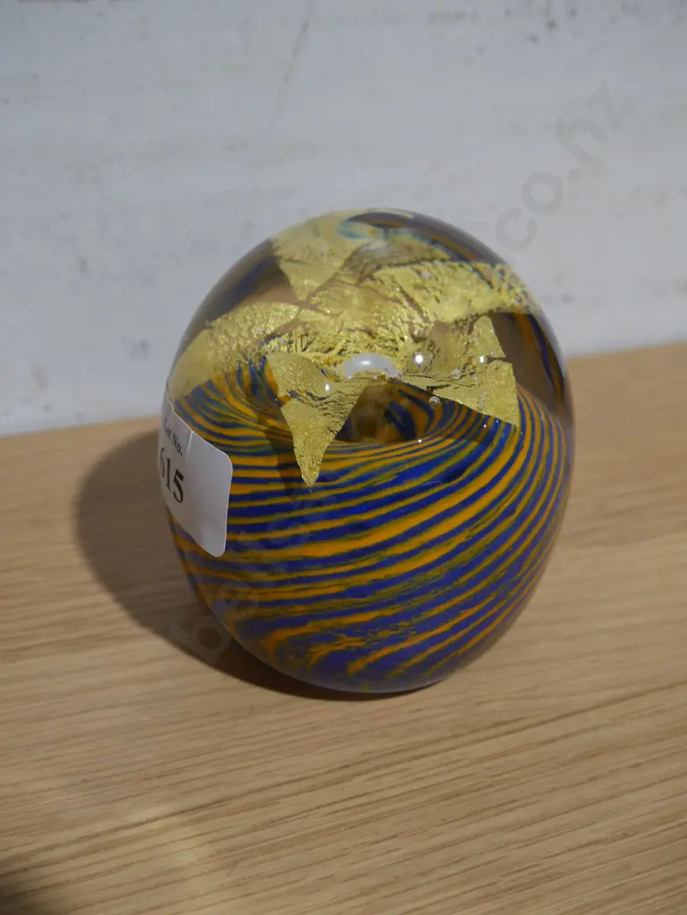 Glass paperweight Image 1++