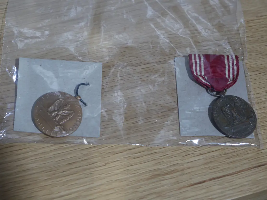 2 world war 2 medals Image 1++