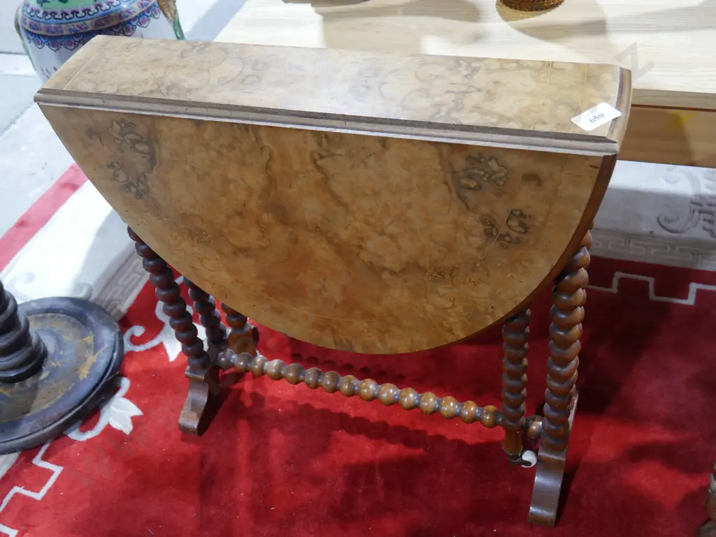 Walnut folding table Image 1++