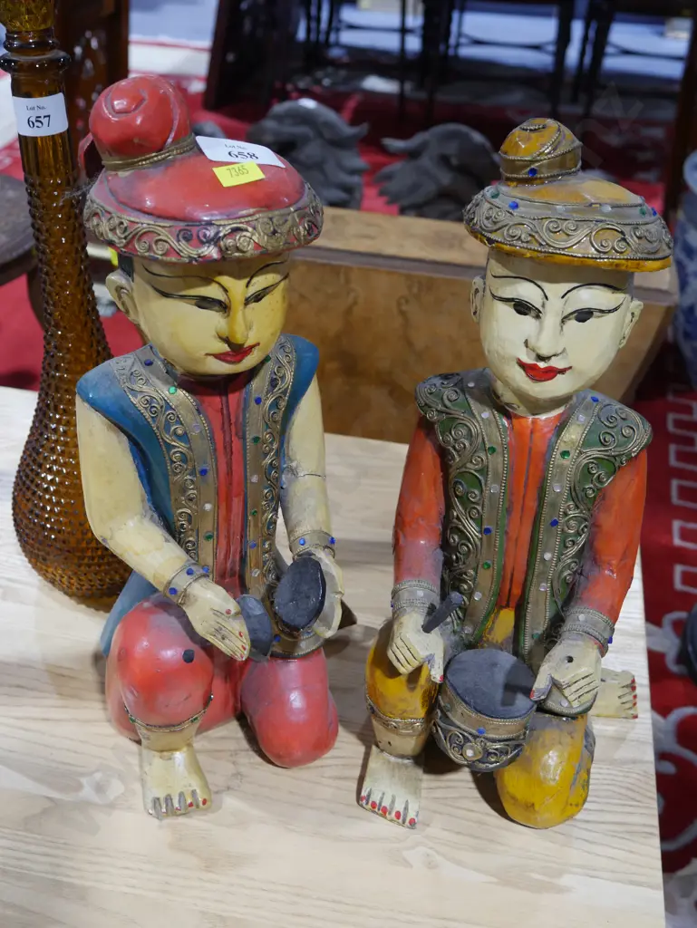 2 Oriental figurines Image 1++