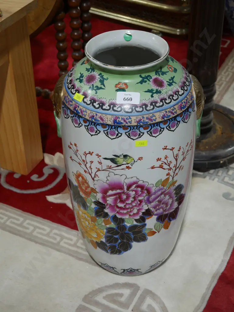 Oriental vase Image 1++