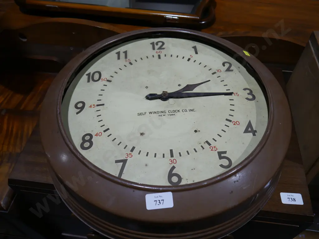 Self winding clock Image 1++