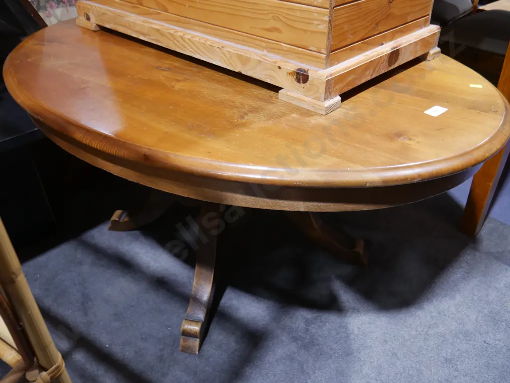 Oval wooden coffee table Image 1++