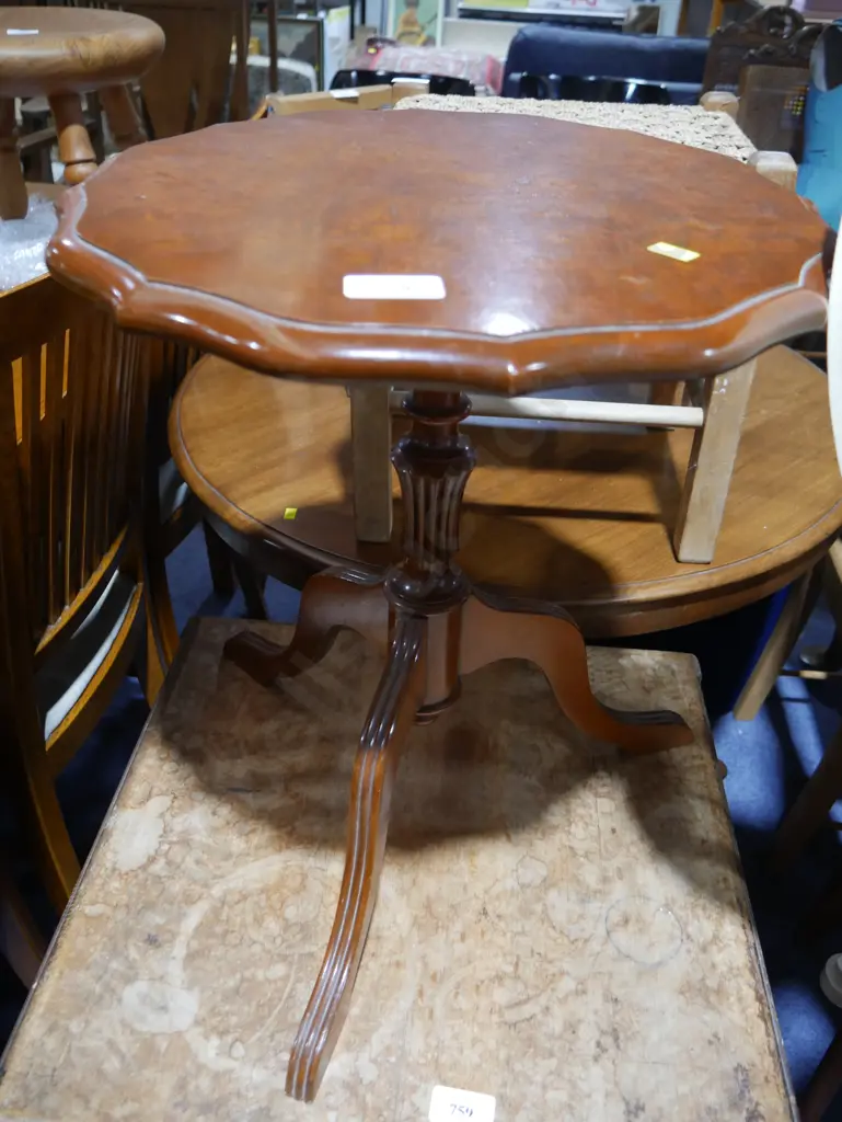 Wine table Image 1++