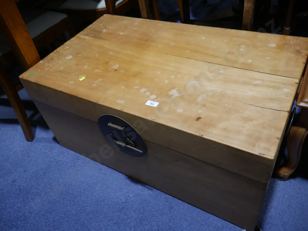 Wooden trunk Image 1++