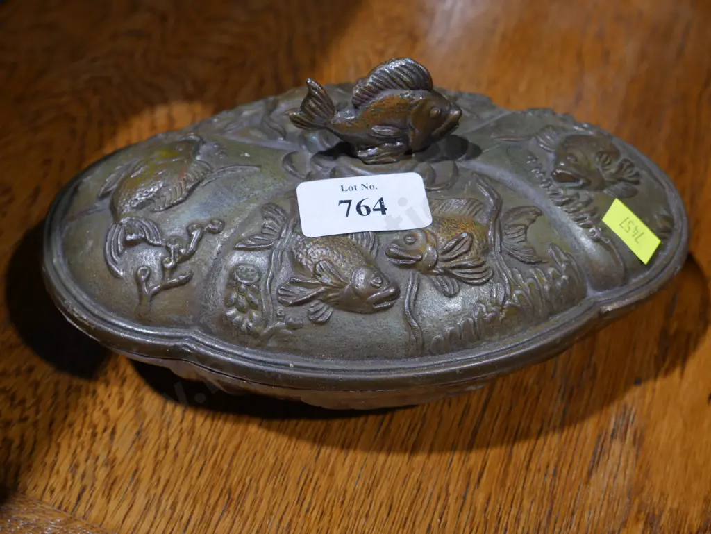 Cast lidded dish Image 1++