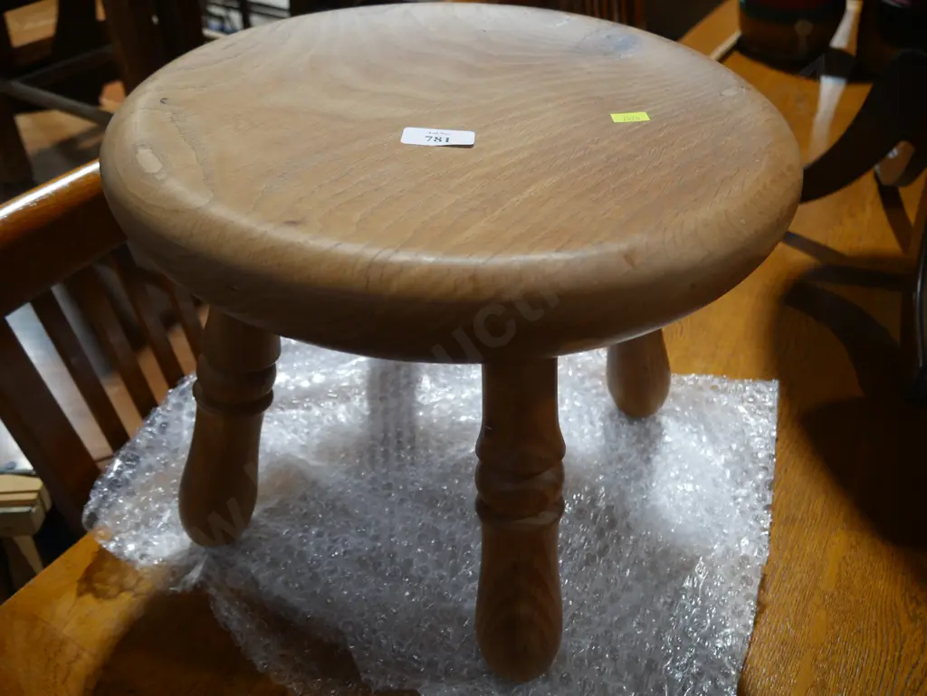Wooden stool Image 1++