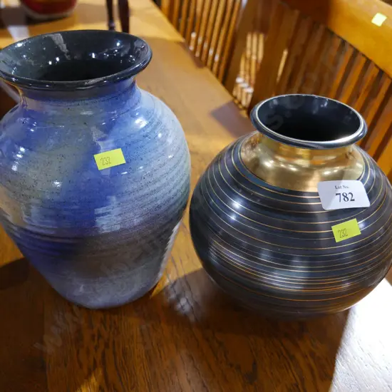 2 vases