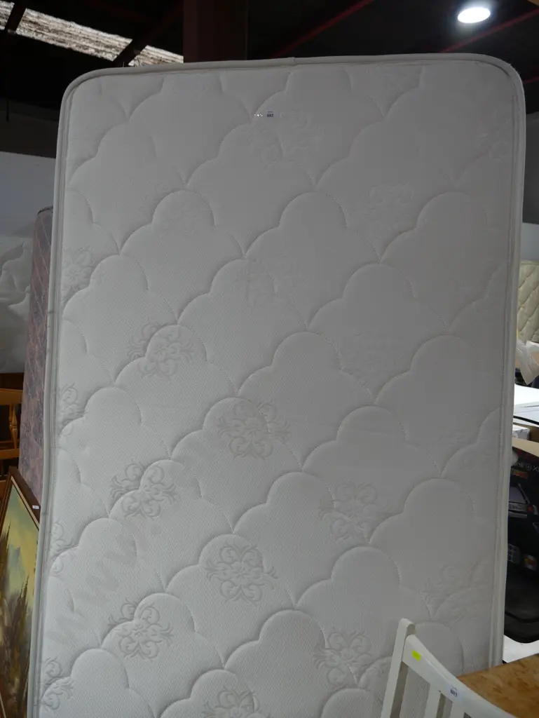 King single bed Image 1++