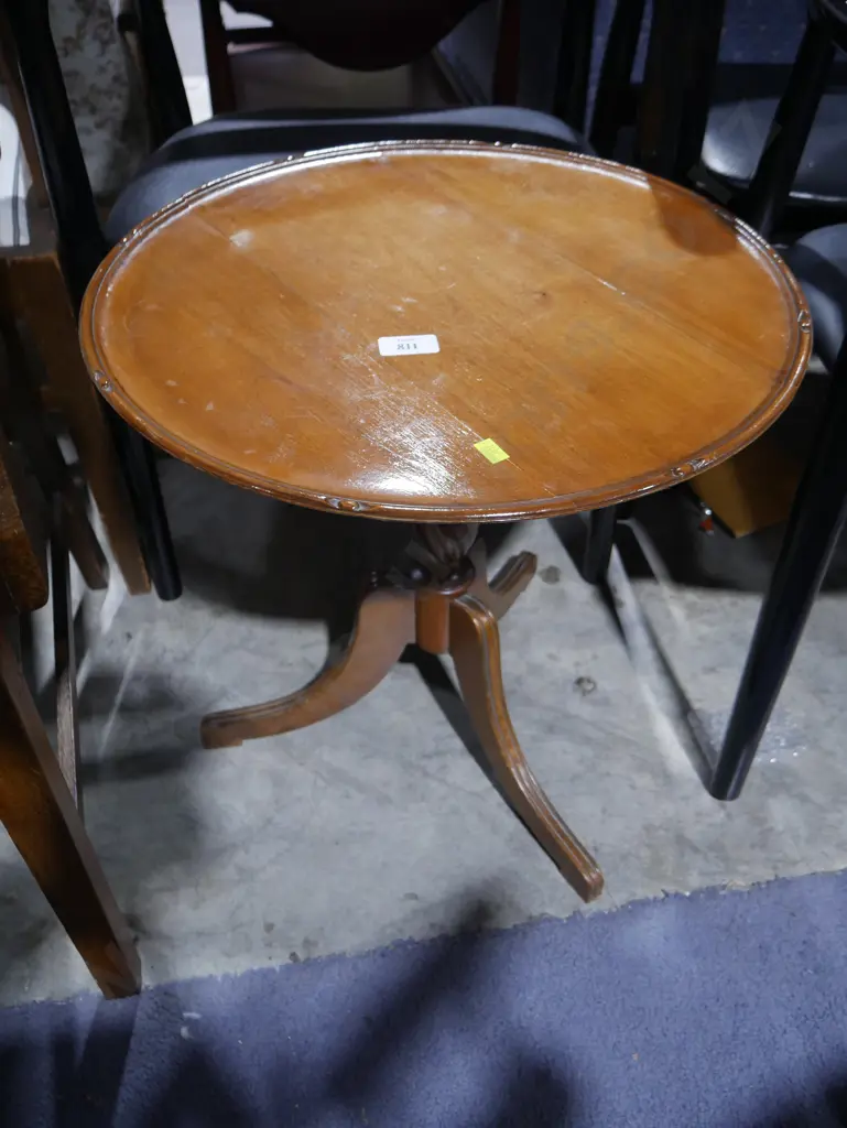 Wine table Image 1++