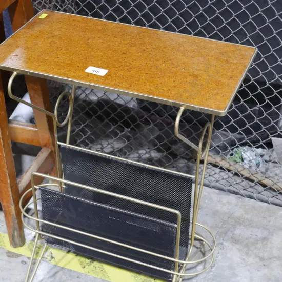 Magazine rack, table