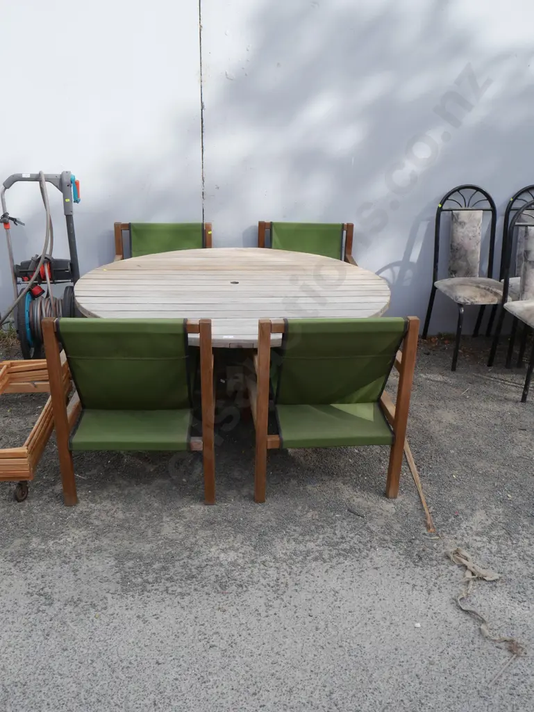 Round wooden outdoor table and 4 chairs (seat cushion at back) Image 1++