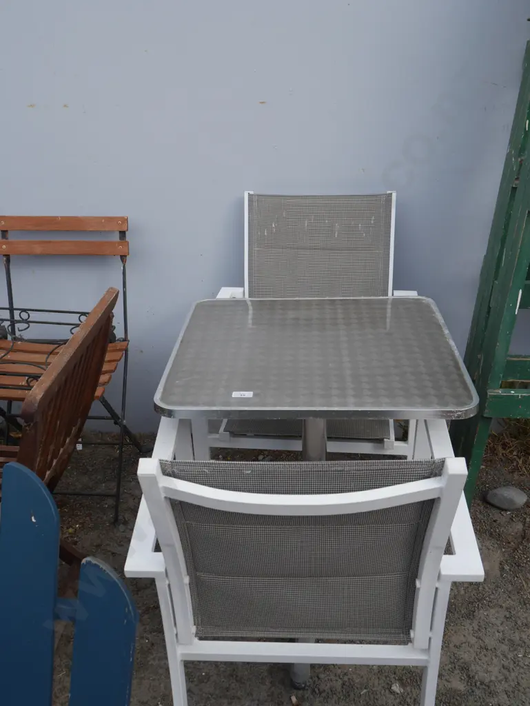 Table and 2 chairs Image 1++