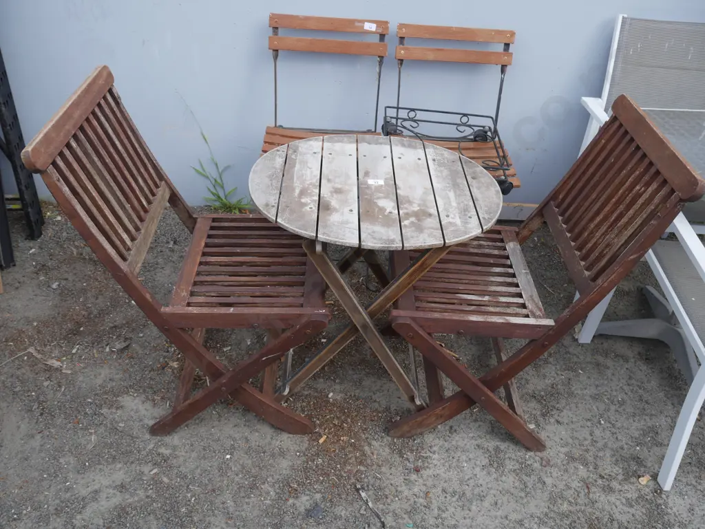 Folding wooden table and 2 chairs Image 1++