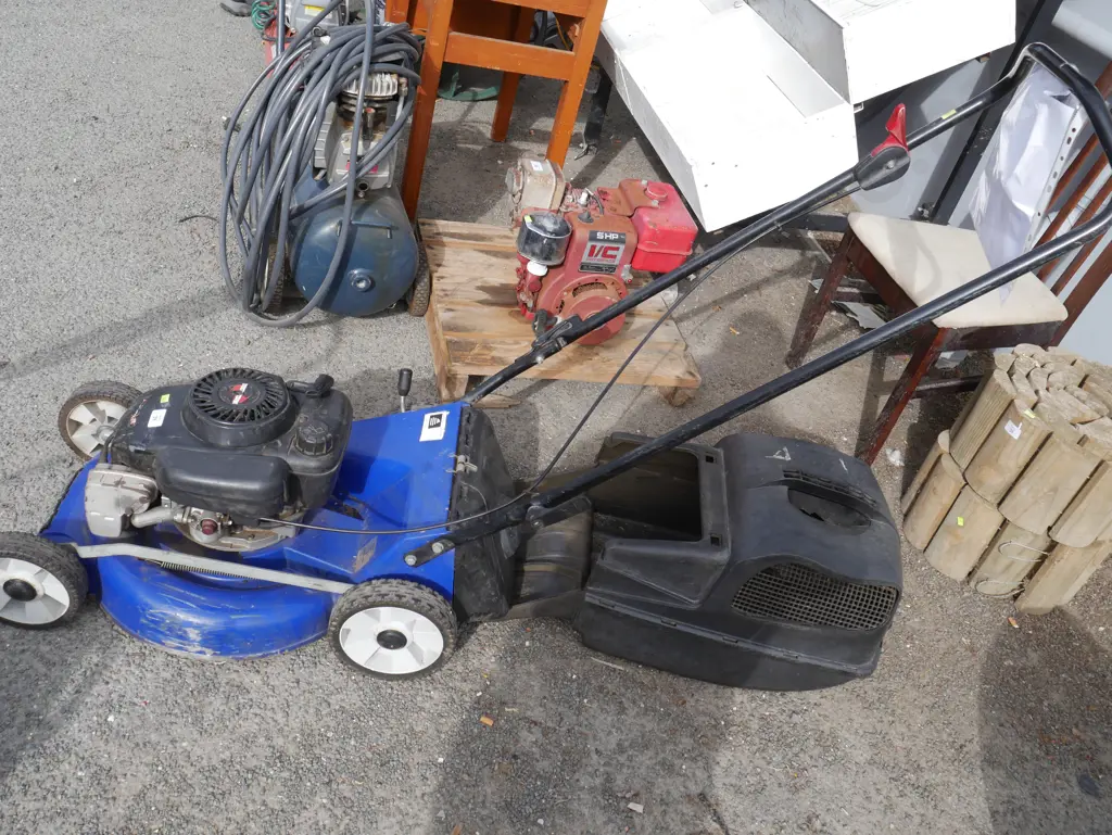 Lawnmaster petrol lawn mower Image 1++