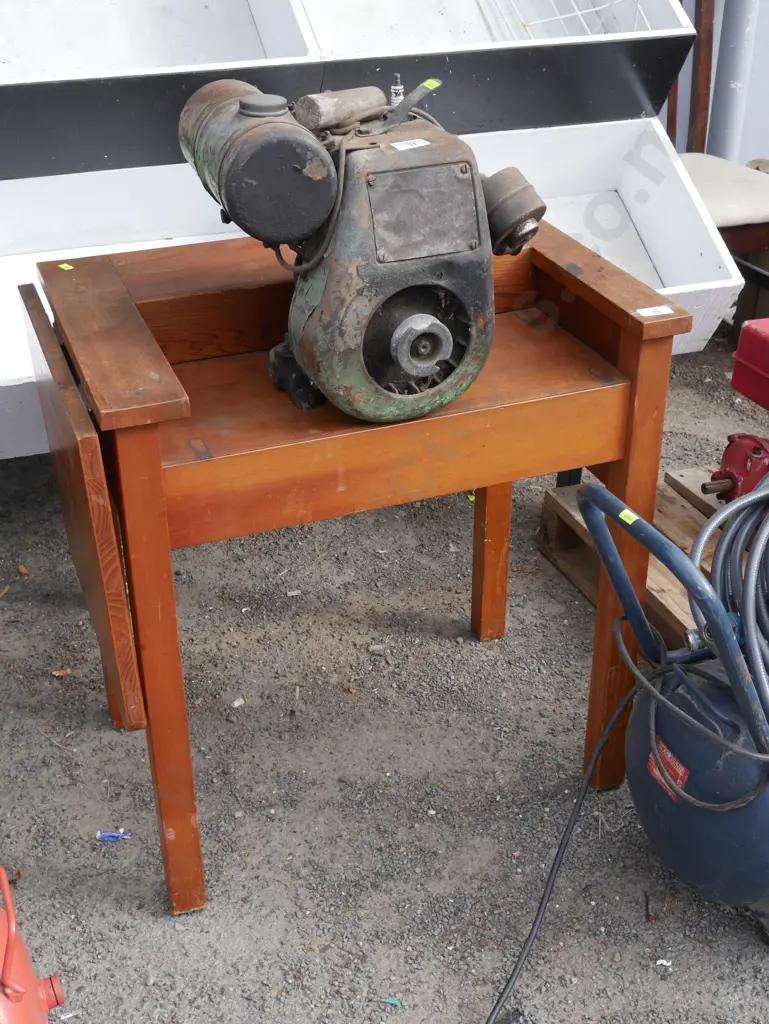 Sewing desk Image 1++