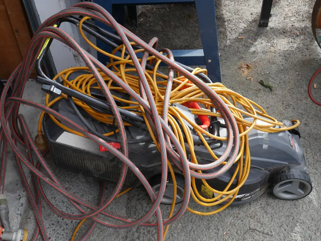 Ozito electric lawnmower, extension cord, garden hose Image 1++