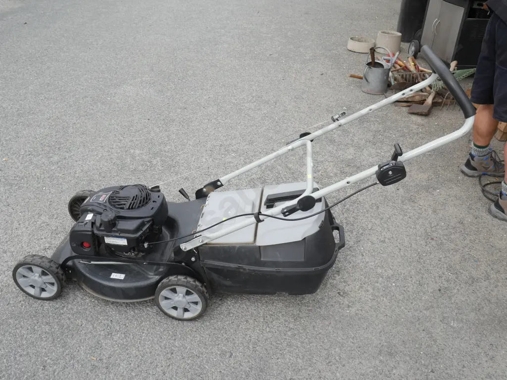 Petrol lawnmower Image 1++
