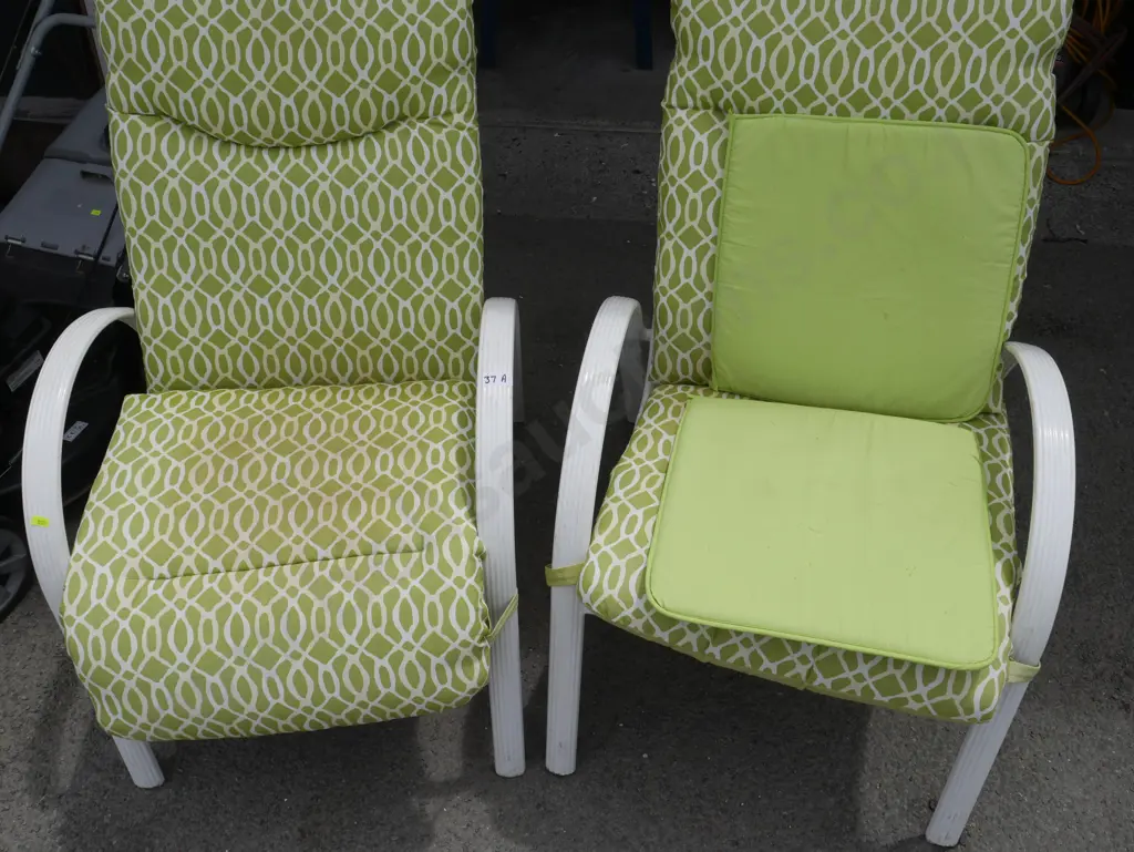 Two deck chairs Image 1++