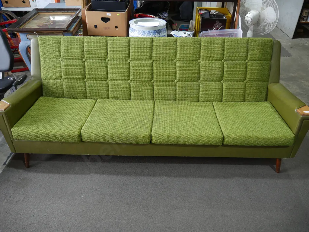 Retro 4-seater sofa Image 1++