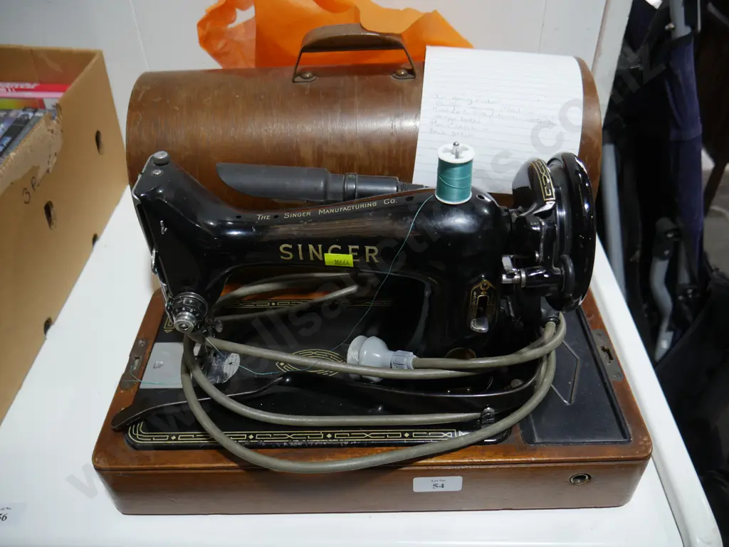Singer sewing machine Image 1++
