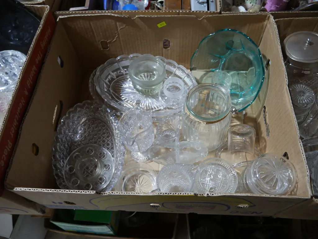 Five boxes of glassware Image 1++
