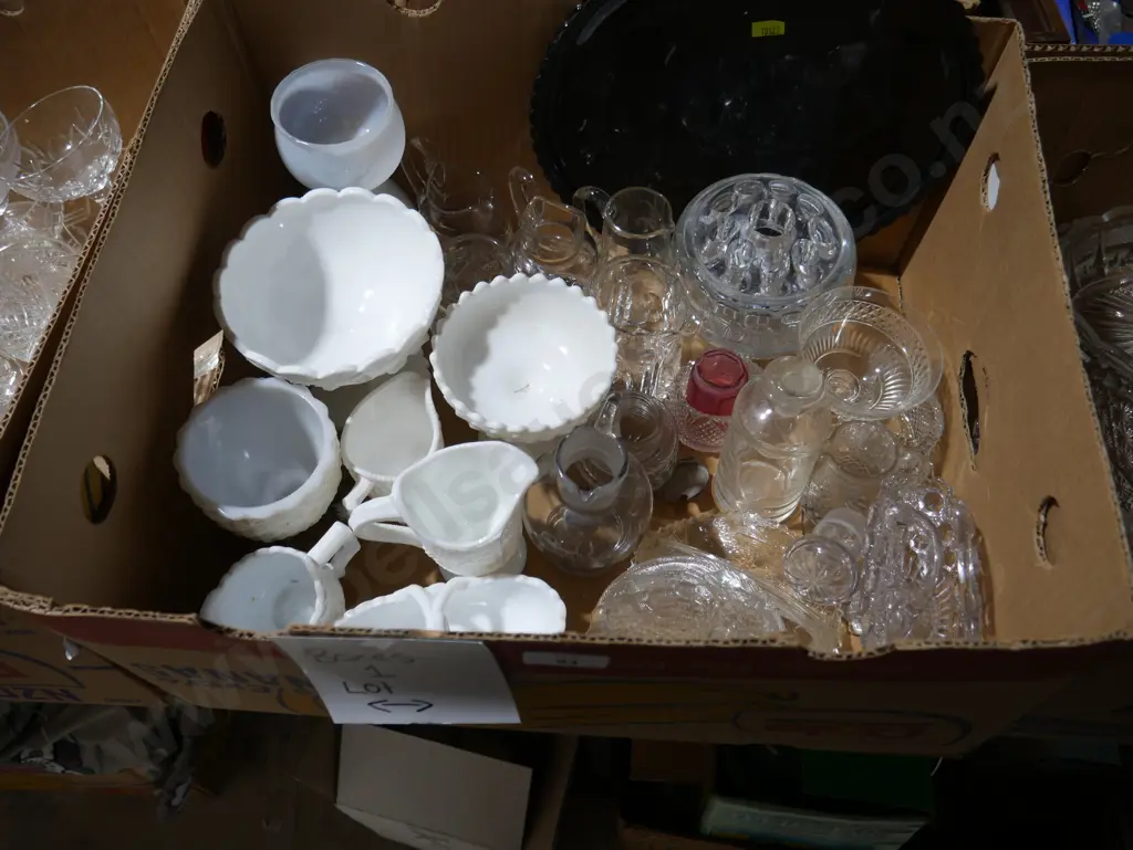 Five boxes of glassware Image 1++