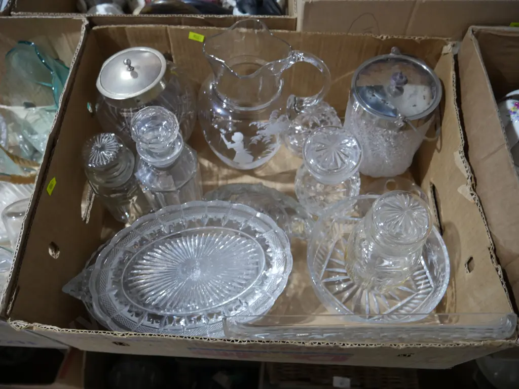Five boxes of glassware Image 1++