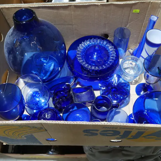 Five boxes of glassware