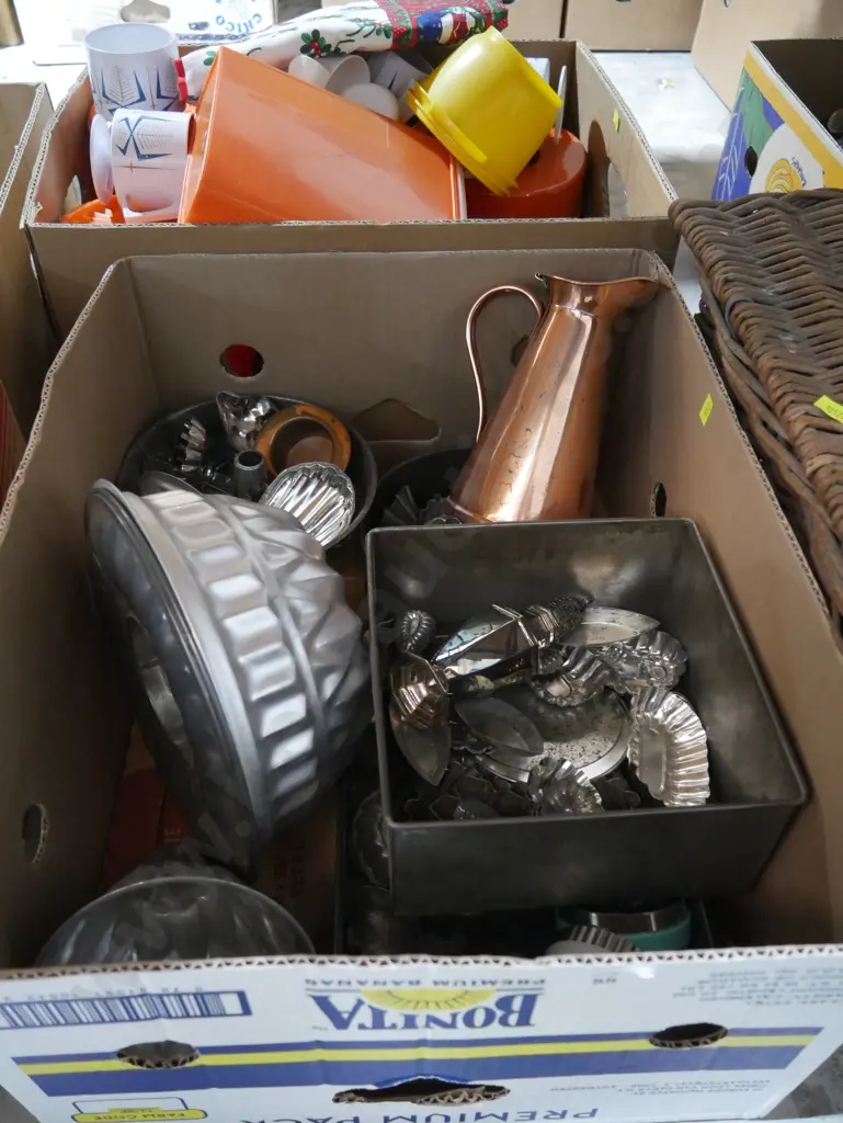 Vintage cake moulds etc Image 1++