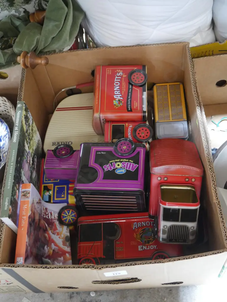 Assorted tins Image 1++