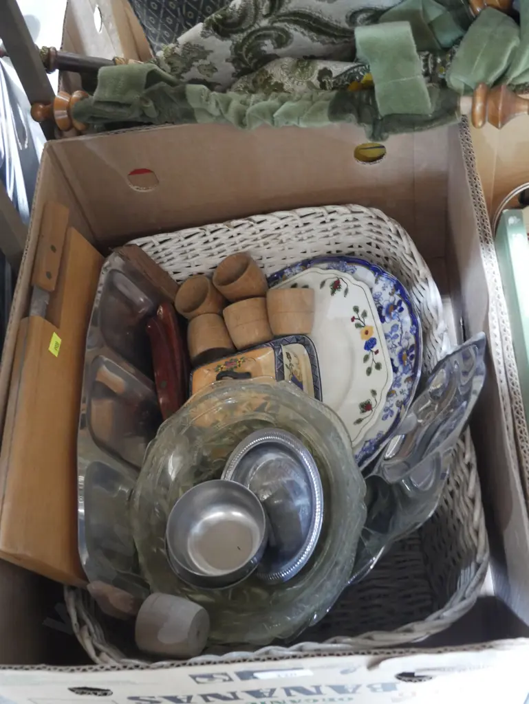 Plates, basket etc Image 1++