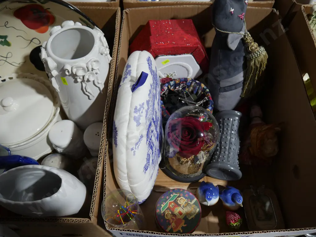 Three boxes vases, ornaments etc Image 1++