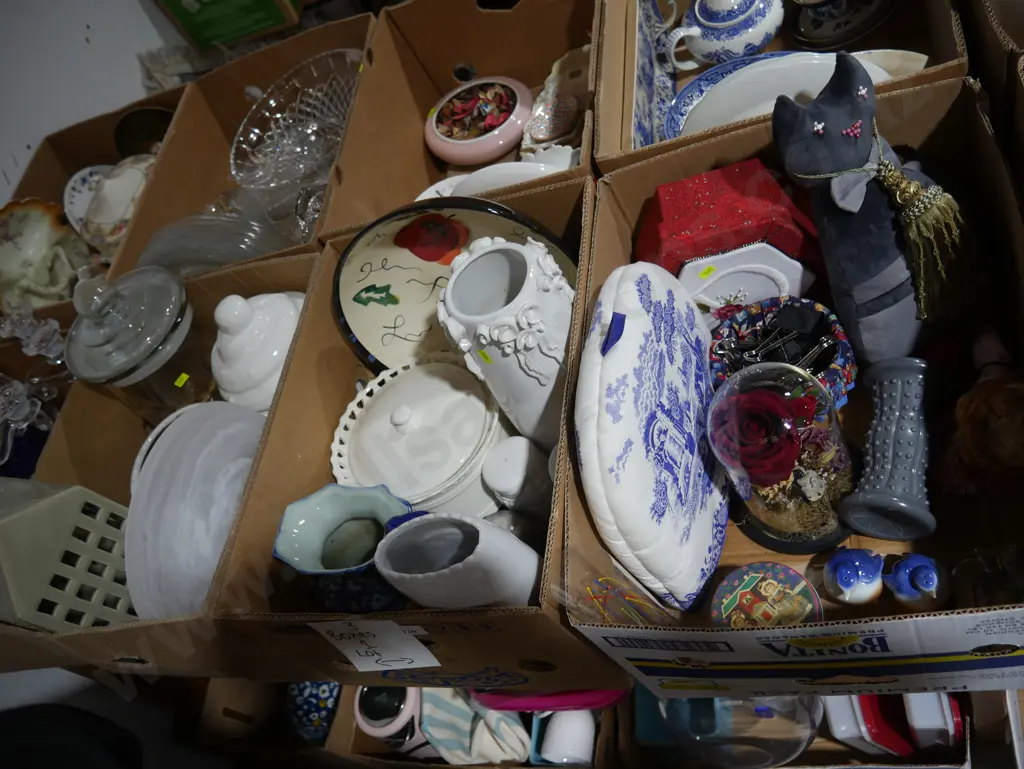 Three boxes vases, ornaments etc Image 1++