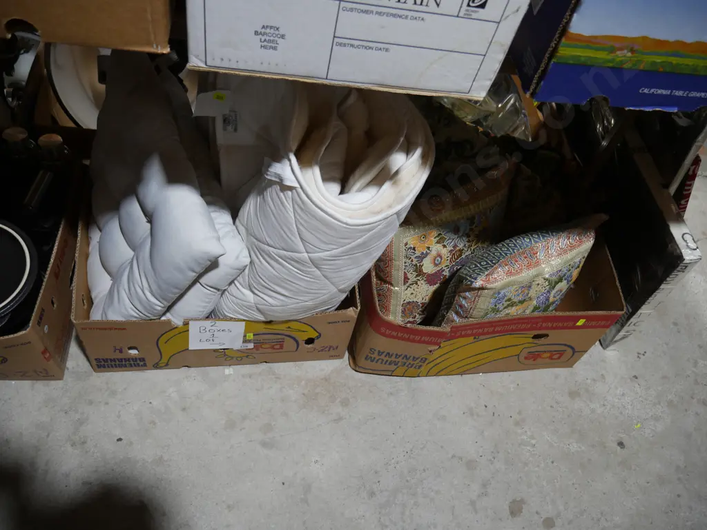 2 boxes cushions etc Image 1++