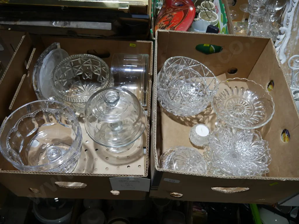 2 boxes glass and Crystal ware Image 1++