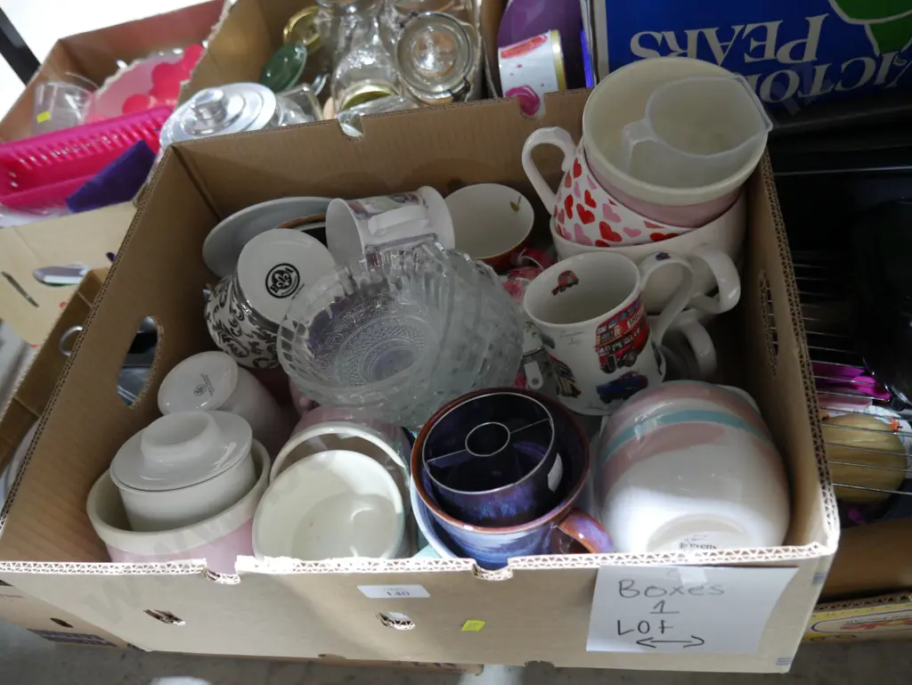 4 boxes kitchenware etc Image 1++