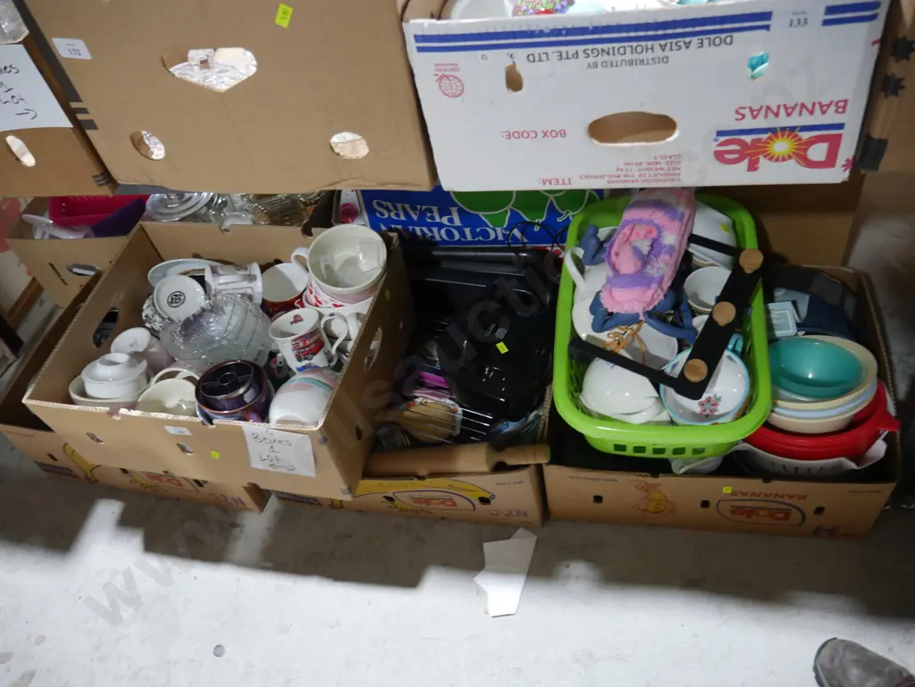4 boxes kitchenware etc Image 1++