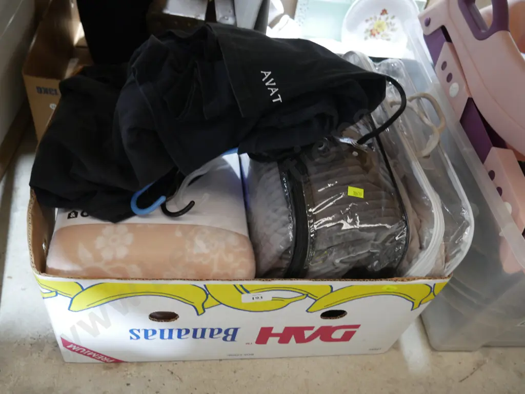 Linen and T-shirts Image 1++