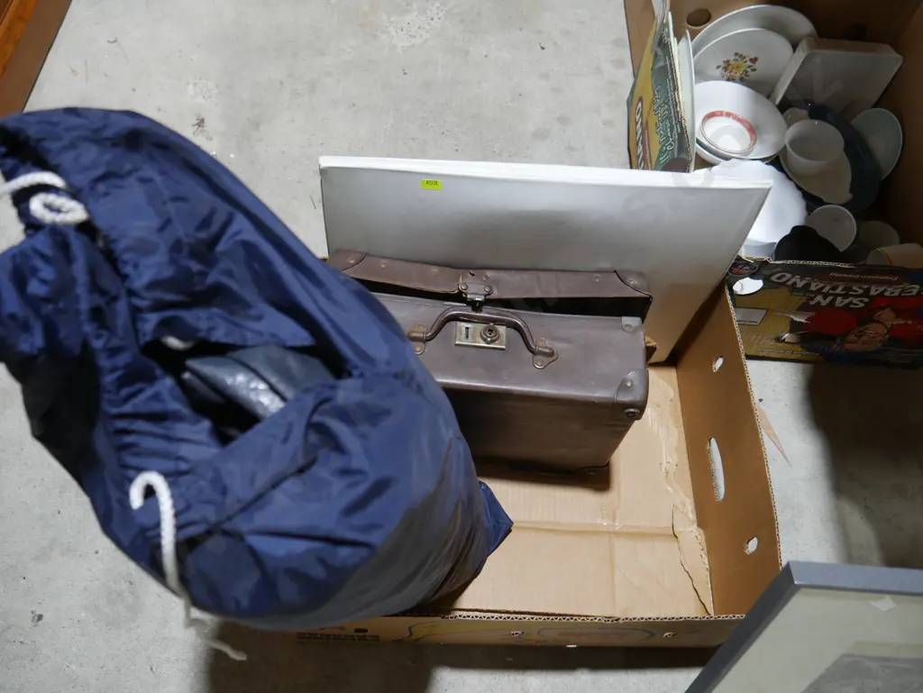 Tent, small suitcase etc Image 1++