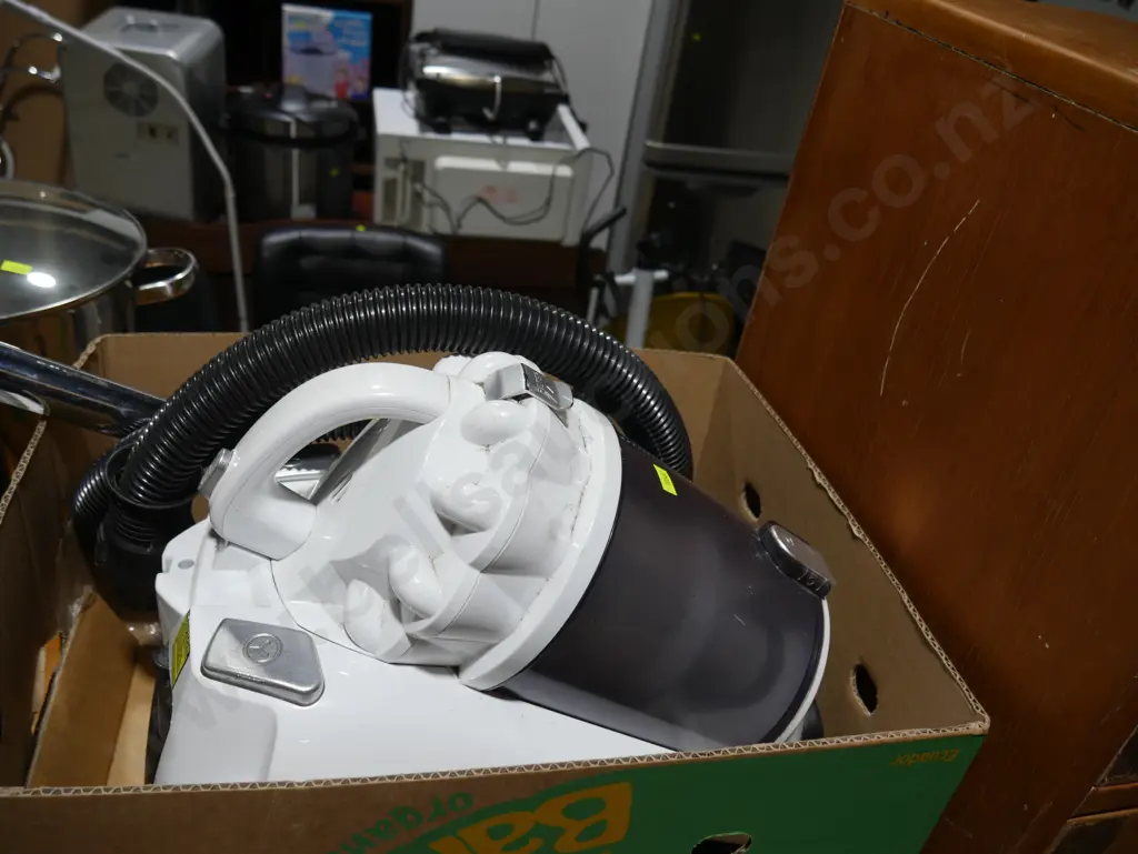 Vacuum cleaner Image 1++