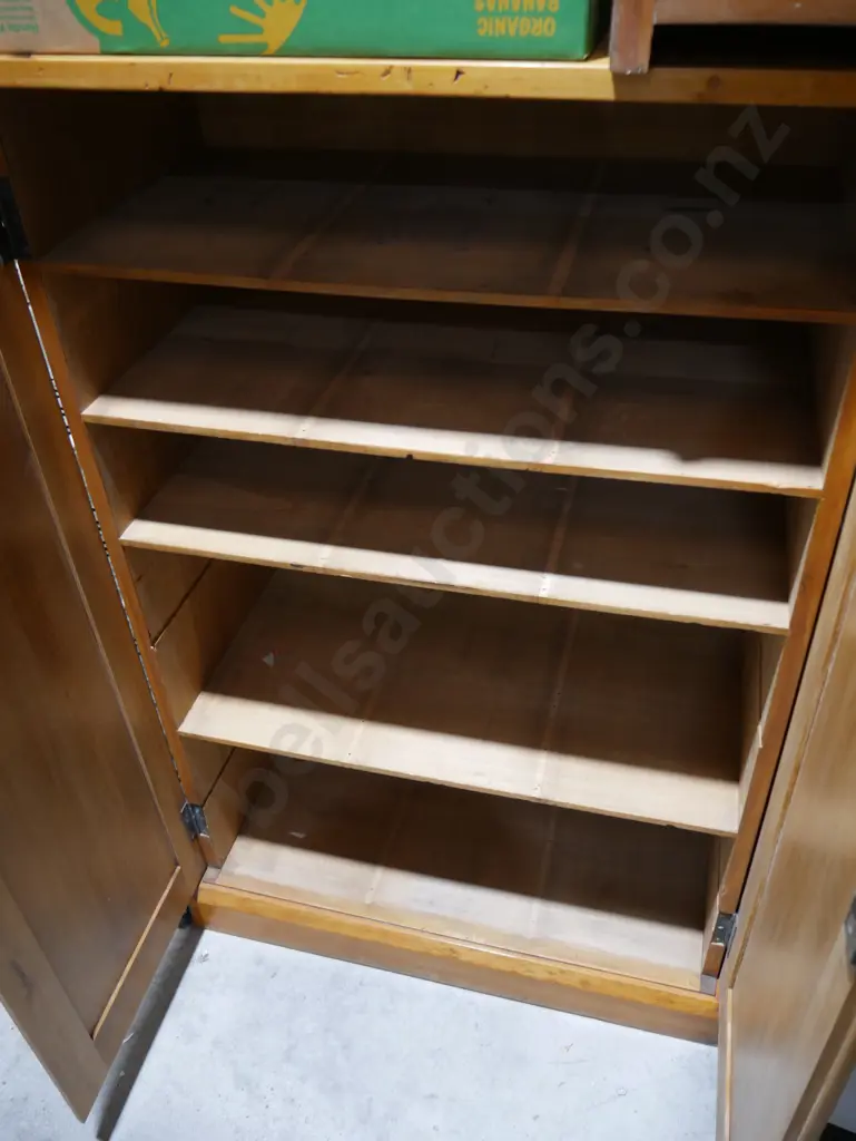 2 door cabinet Image 1++