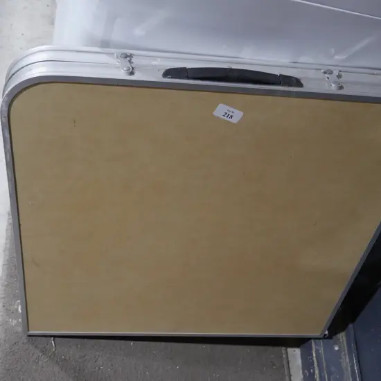 Portable folding table