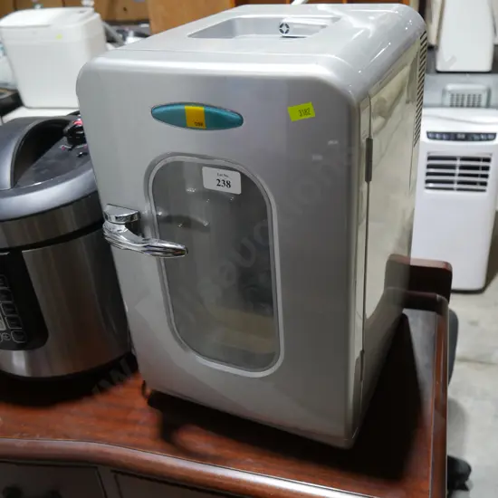 Portable mini fridge