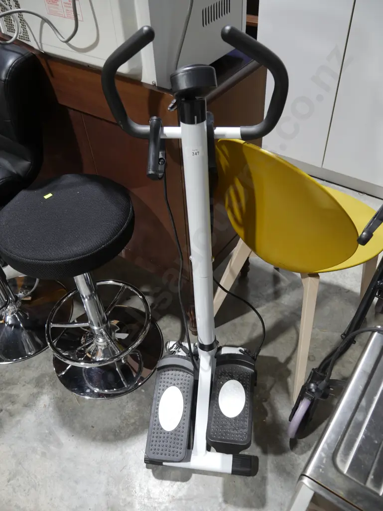 Exercise machine Image 1++