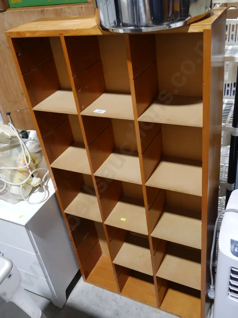 Pigeonhole shelf Image 1++