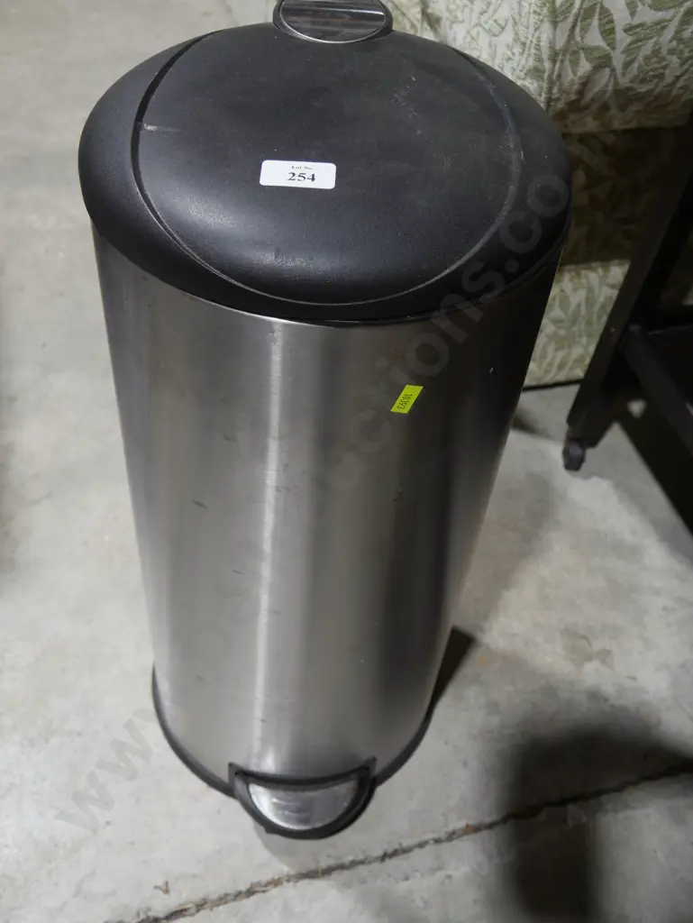 Rubbish bin Image 1++