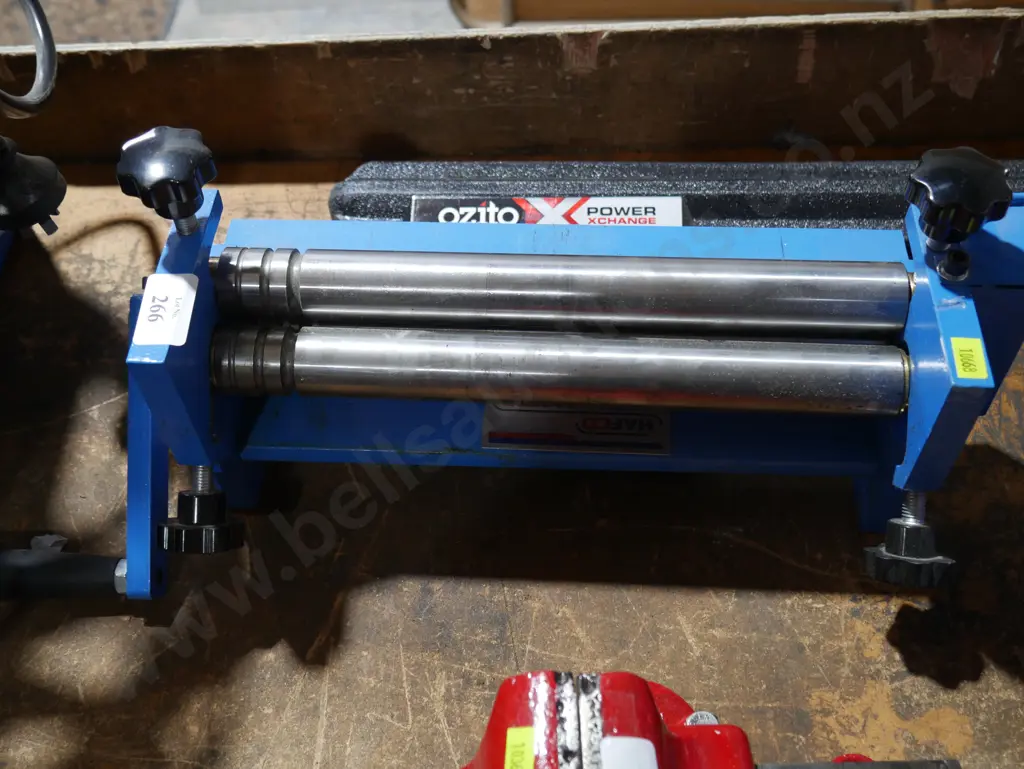 Sheet metal bender Image 1++