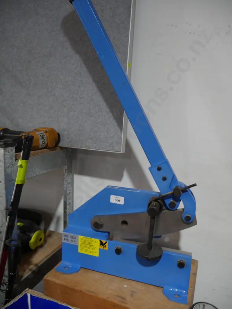 Sheet metal guillotine Image 1++